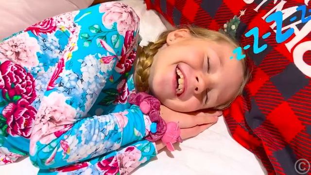 Лайк Настя угощае деда мороза и загадывает желание