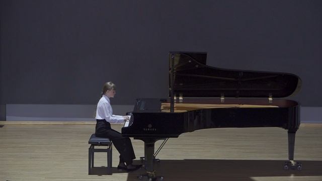 Пушкина Злата. ДШИ №10. 1) И. Бах "ХТК" 1 том, Прелюдия и фуга B-dur. 2) А. Аренский "В поле"