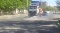 В Троицке начали делать влажную уборку дорог.