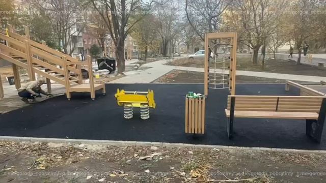 Санкт-Петербург продолжает восстанавливать улицы и дворы Мариуполя