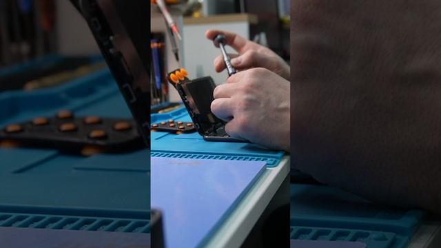 iPhone 8 plus, замена аккумулятора. Сервисный центр Advice
