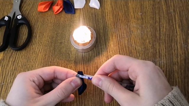 Как сделать из атласной ленточки лепесток цветка