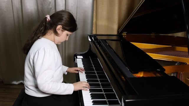 1. И.С.Бах Маленькая прелюдия С-dur
2. В.Ф. Бах Аллегро
       исп.Горяйнова Софья 11 лет