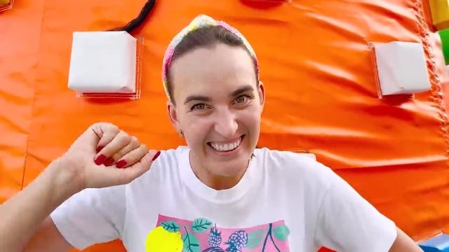 Влад и Ники играют в надувном замке и другие веселые челленджи для детей