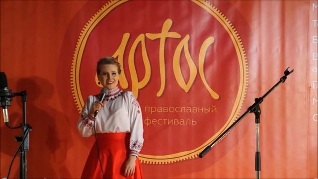 Ольга Масальская поёт песню "Старая дорога"