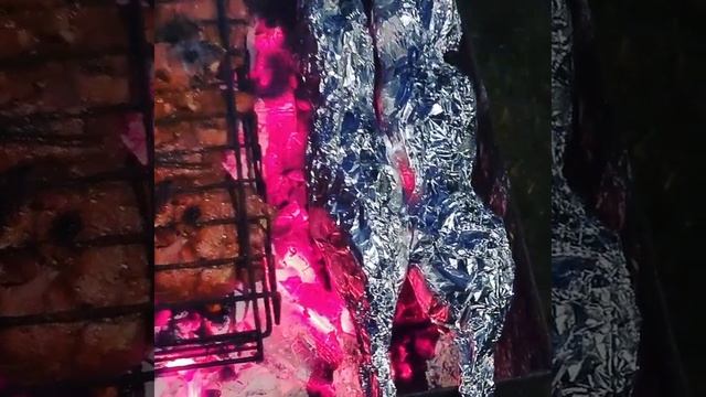 Рёбрышки  и картошка запеченная по новому...Смачного...