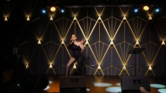 Яна Ветрова Live (cover Haddaway - What is love). Композиторы: Tony Hendrik, Junior Torello.