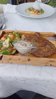 В ресторане Легенда