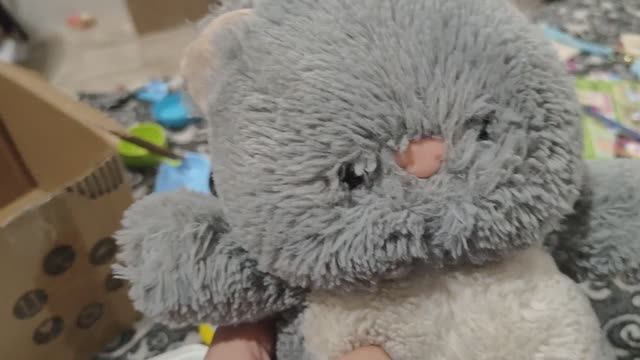 играем в мягкую игрушку