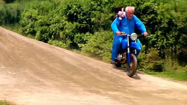Дед спортсмен на мотоцикле