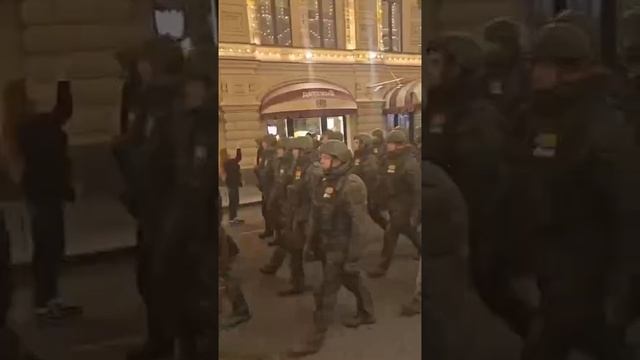 Россия,Россия,Россия ! Колонна участников СВО в Москве.Овации.
