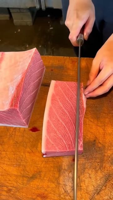 An easy way to cut meat using a knife #shorts