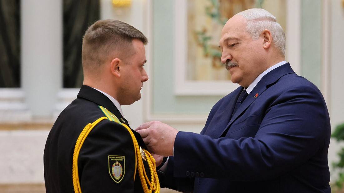 Лукашенко в преддверии священной даты - 80-летия Победы - вручил государственные награды