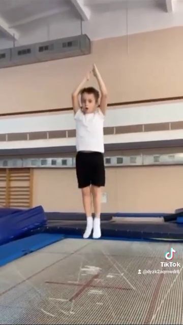 прыжки на батуте, 6лет. тренировка