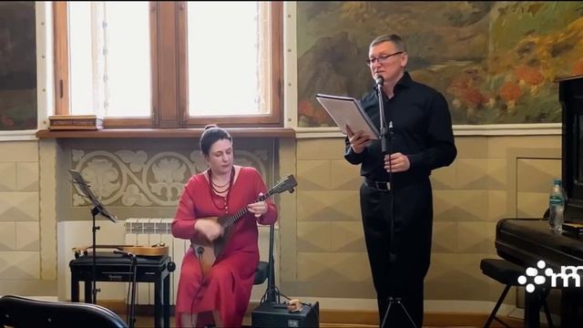 Так ликуйте, человеки Венценосца воспевайте И венками славословий Властодержца увенчайте
