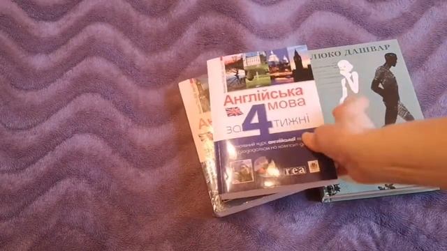 Оксана без голови. Що нового у цундоку? Перше книжкове поповнення червня. Відео є, а книги нема.