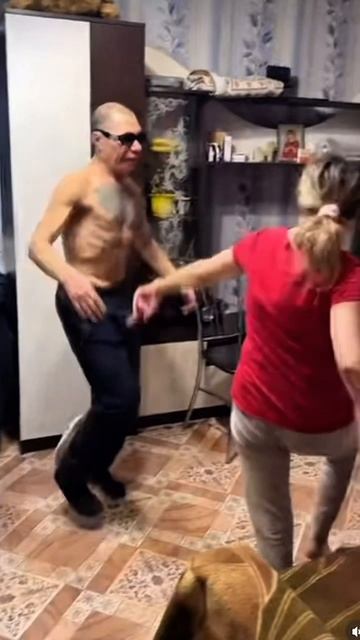 ТОЛЬКО ИРИШКА ЧИКИ ПИКИ МОЖЕТ ТАНЦЕВАТЬ С МОНГОЛОМ!