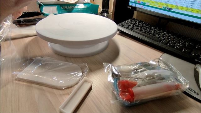 Набор инструментов для украшения торта, поворотный стол (CAKE DECORAITING RIT).
