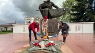 На 80 мемориалах в разных регионах России сегодня загорелся Вечный огонь