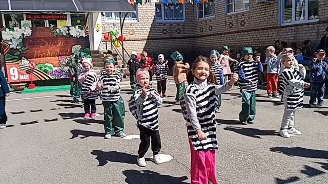 Патриотический заезд на самокатах