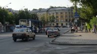 Посадка пассажиров в трамвай с проезжей части