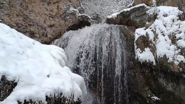 Медовые водопады снежным мартом 2024. КЧР