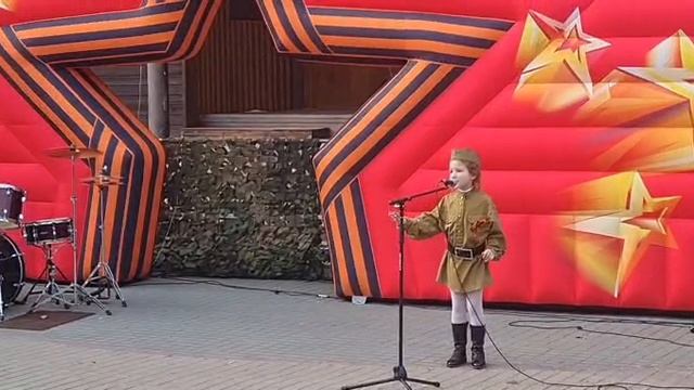 Ютвалия Лустас. Людмила Шмидт.