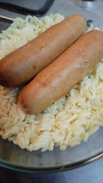 Вермишель с сосисками #влог #еда #мужскаякухня