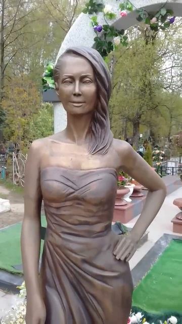 Могила Жанны Фриске.