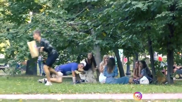 ДЕВУШКИ ЦЕЛУЮТСЯ ВЗАСОС  ЭДВАРД БИЛ ПРАНКИ  ВИДЕО ПРИКОЛЫ  BAROVITO