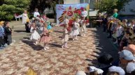 Танец с цветами "Майский вальс". Группы "Радуга" и "Подсолнушек"