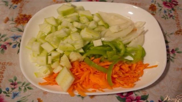 Мясо с черносливом и кабачком