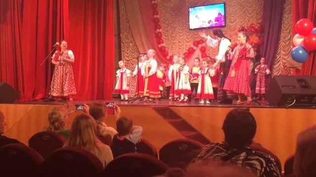 Первое выступление Ксюши на сцене!