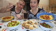 Мукбанг МУЖ ПРИГОТОВИЛ шикарный ужин! НАЛОПАЛИСЬ вкуснятины на НОЧЬ глядя! Семейный ужин в России