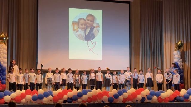Школьное выступление первоклашек