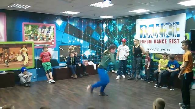 Break Dance Battle на Forum Dance Fest day 4 - Комаренко Иван VS Мельниченко Глеб (2й раунд)