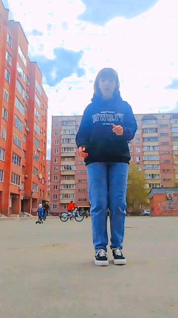 задний фон всегда интереснее 😂😂👀