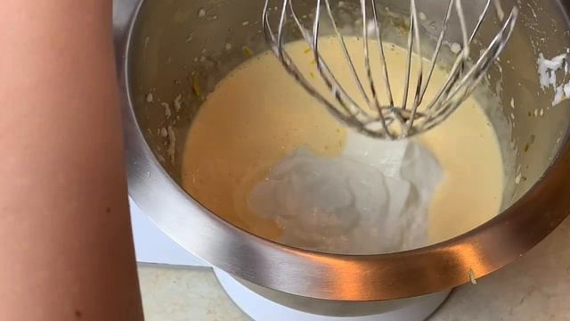 Если у Вас есть Йогурт, приготовьте этот вкусный и простой торт! Вам понравится.