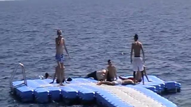 итальянцы купаються прыгают красное море египет
