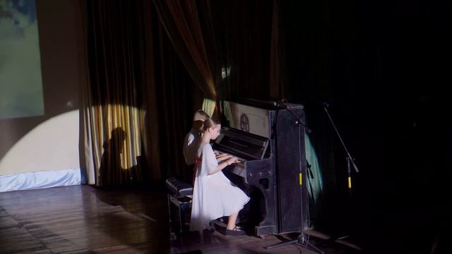 М. Шмитц «Принцесса танцует вальс» исполняет  Максимов Егор и Авдыцкая Олеся