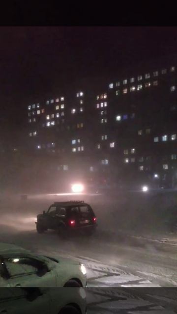 Вертолет идёт на посадку.