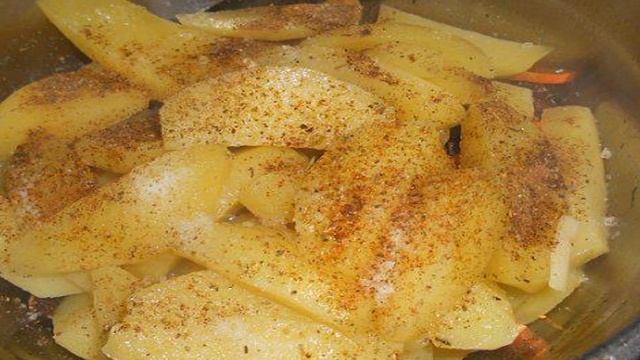 Запеченный кролик с картофелем