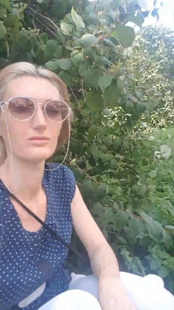 Юля и Лео на прогулке