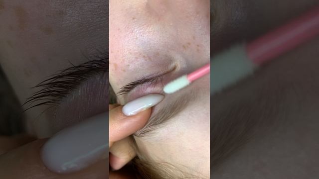 Как правильно очищать ресницы пенкой: пошаговый гид