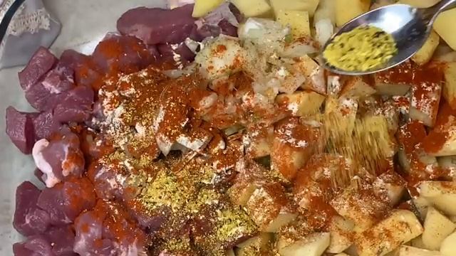 КАРТОШКА с МЯСОМ в духовке- Простой Обед или ужин для всей семьи.