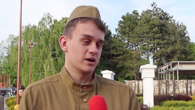 Молодежные активисты провели флешмоб «Вальс Победы» в 6 микрорайонах Армавира