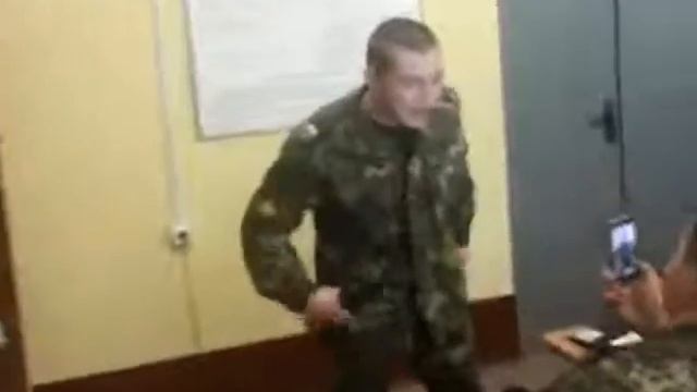 Прикол Парни жгут