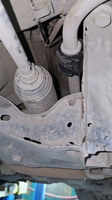 замена втулки стабилизатора. 🔥 #jonauto #ремонтходовоц #втулкастабелизатора #автомобили #автосервис