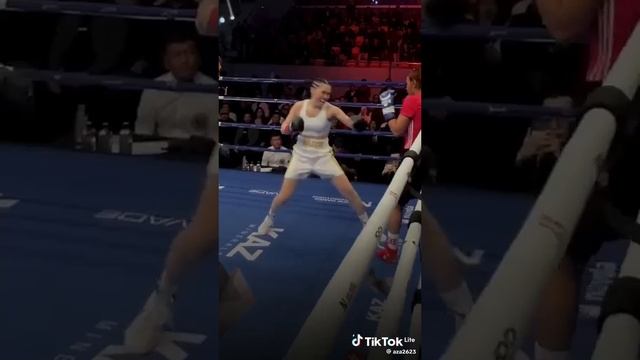 Казашка выиграла американку в бою по боксу