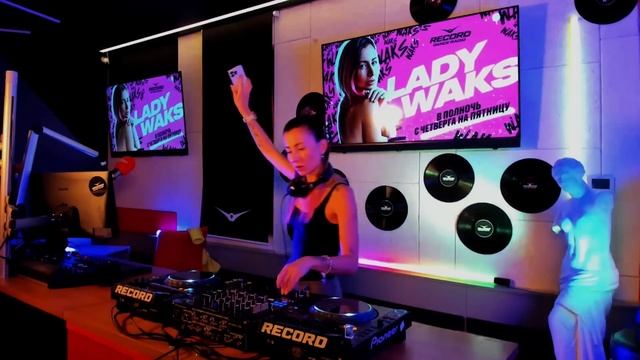 Lady Waks - Record Club #831 (02-05-2025)